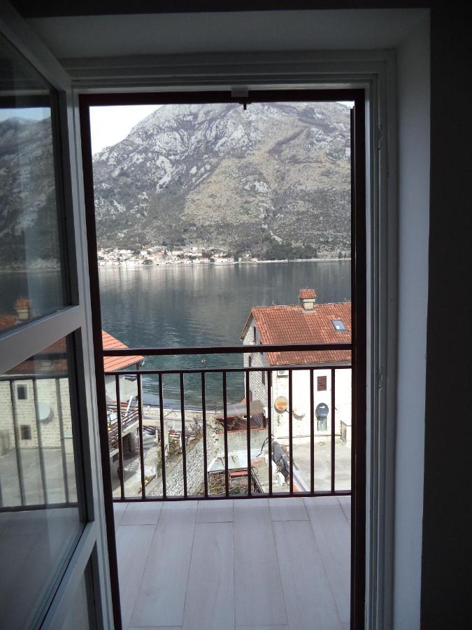 Chic Sea Front Apartment With Breathtaking Kotor Bay View Дони-Столив Экстерьер фото